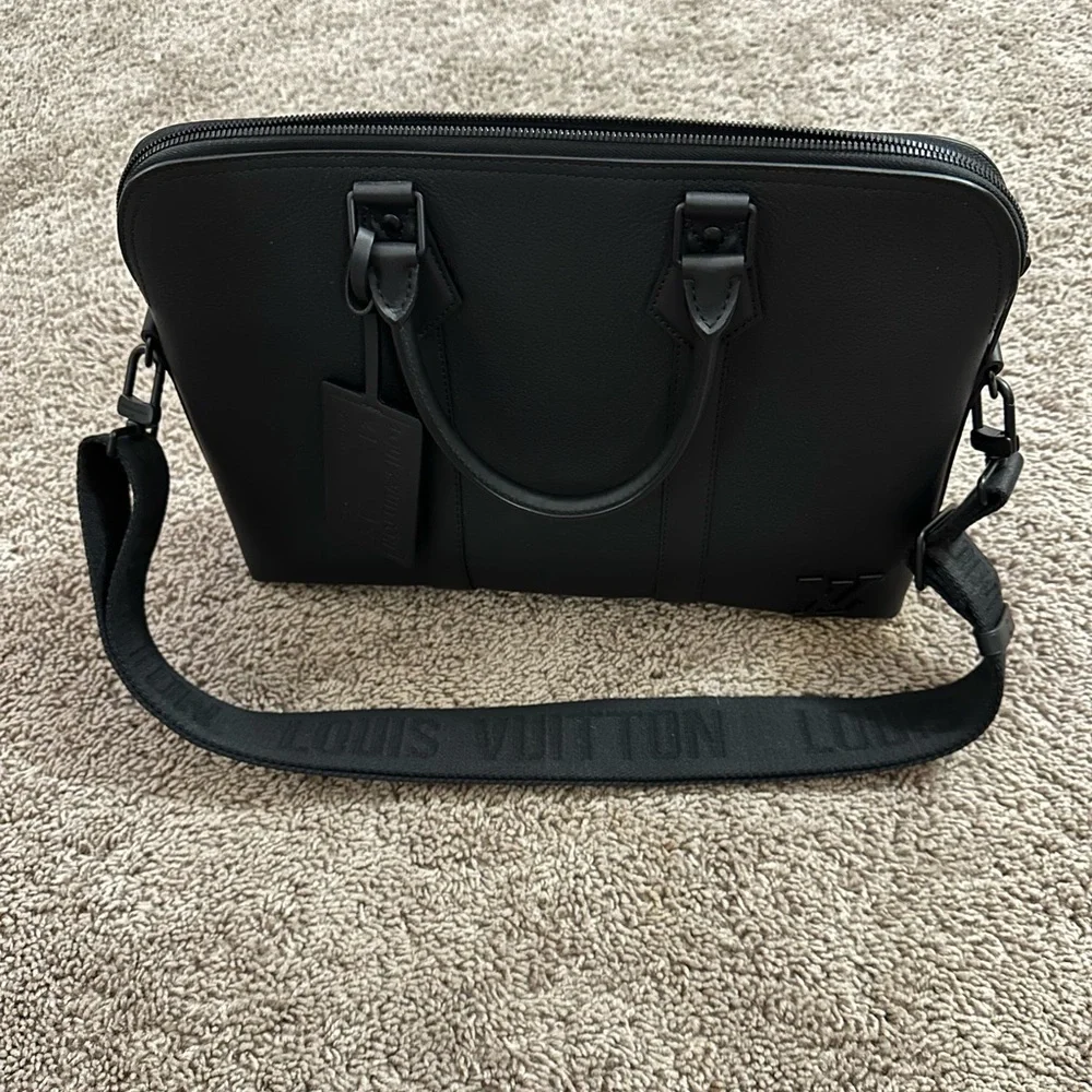 Louis Vuitton Aerogram Takeoff Briefcase in black calfskin leather